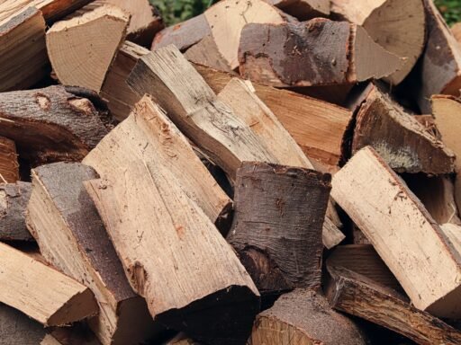 Hatályba lépett az új kormányrendelet: ingyenes állami tűzifa segíti a rászorulókat a rendkívüli hidegben