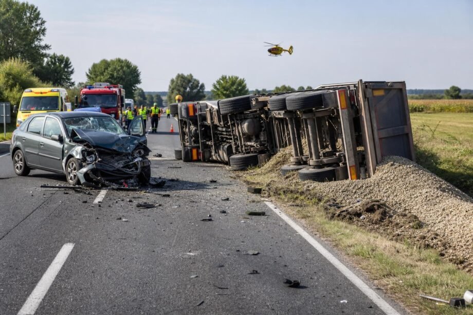 Frontális karambol miatt lezárták a 31-es főutat Maglód és Mende között