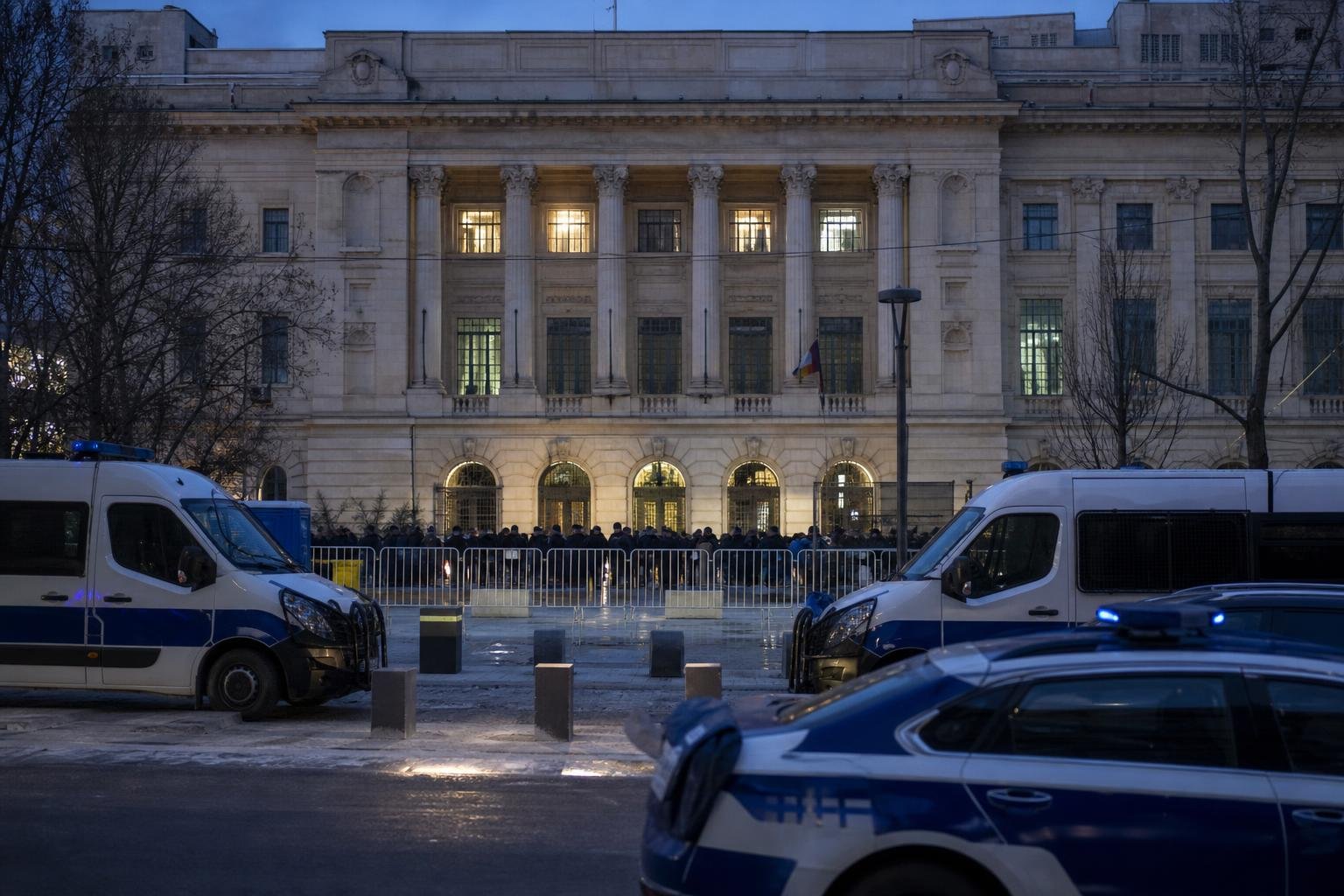 Harminc napra letart&oacute;ztatt&aacute;k Călin Georgescut Rom&aacute;ni&aacute;ban