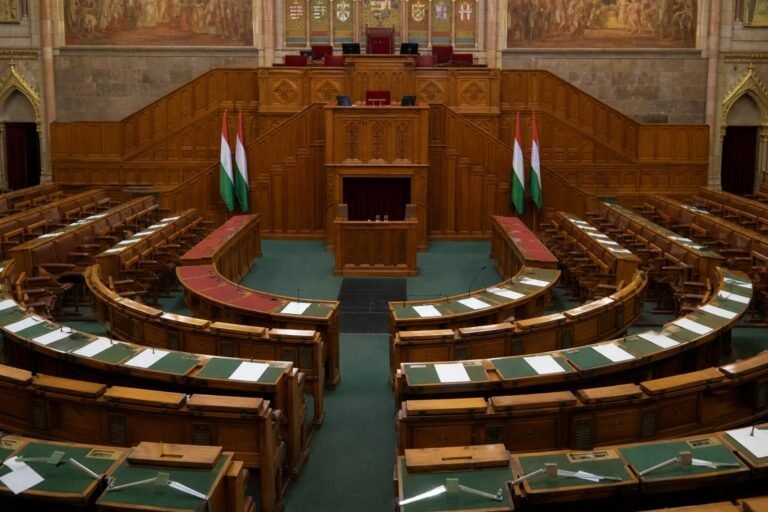 Kétnapos plenáris ülést tart az Országgyűlés, Magyar Péter is felszólal