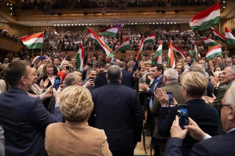 Magyar Péter pécsi rendezvényén a résztvevők a kormány folytatásában bíztak