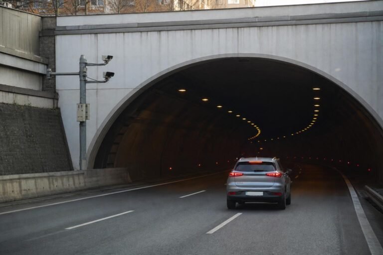 123 km/h-val hajtott az alagútban Robert Kaliňák, mégis csak 160 eurós bírságot kapott