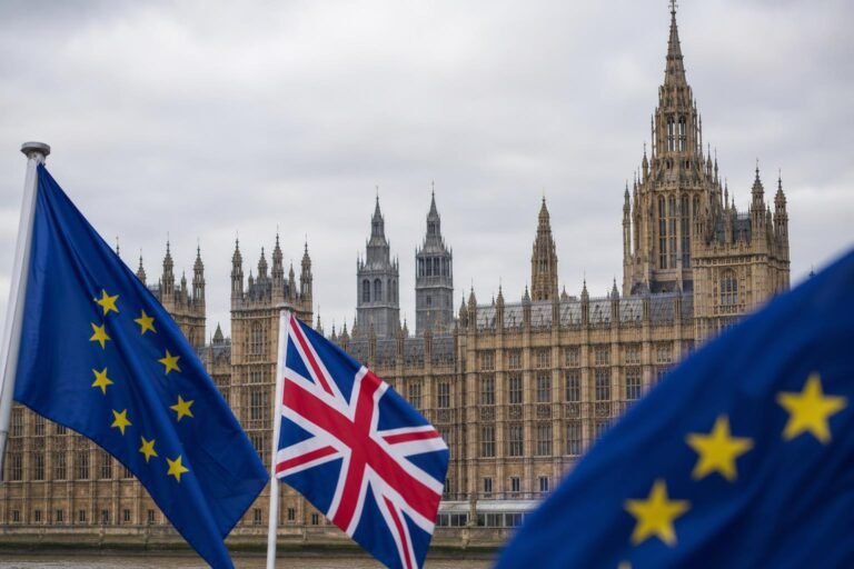 A brit kormányfő tárgyalna az uniós állampolgárok szabad mozgásának visszaállításáról