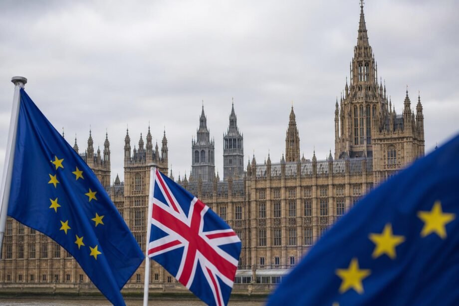 A brit kormányfő tárgyalna az uniós állampolgárok szabad mozgásának visszaállításáról