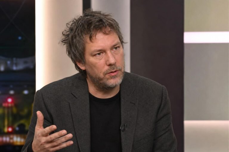 Pesty L&aacute;szl&oacute; bocs&aacute;natot k&eacute;rt, ami&eacute;rt 35 &eacute;vig seg&iacute;tette a Fideszt