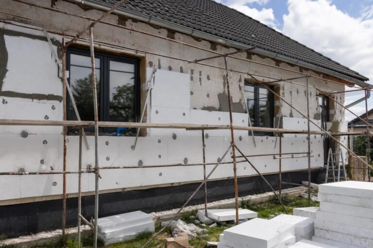 &Uacute;j lak&aacute;sfel&uacute;j&iacute;t&aacute;si program k&eacute;sz&uuml;l: 15 milli&oacute; forint t&aacute;mogat&aacute;s juthat a csal&aacute;di h&aacute;zakra